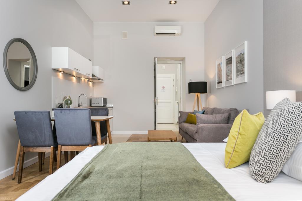 Venetian House Market Square 4*